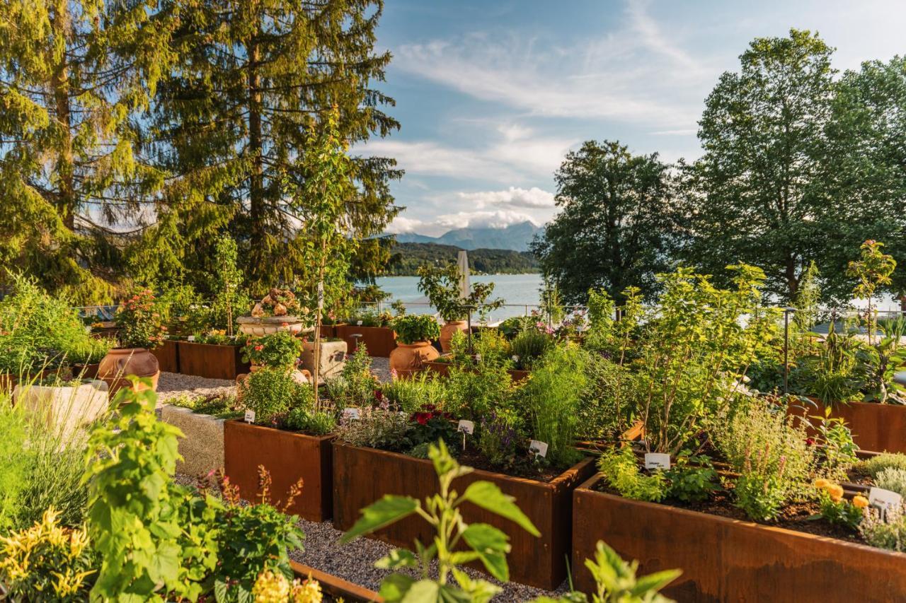 Hotel Schloss Seefels Portschach am Worthersee Bagian luar foto