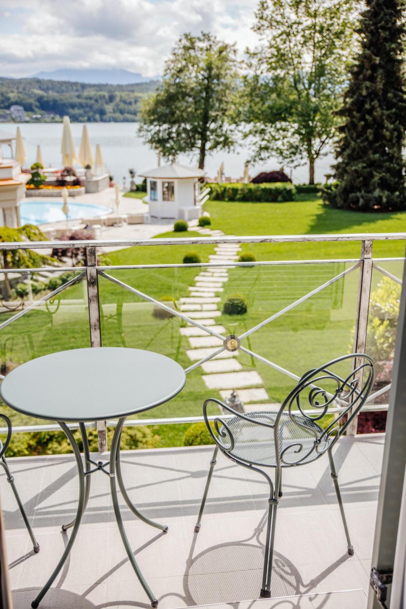 Hotel Schloss Seefels Portschach am Worthersee Bagian luar foto